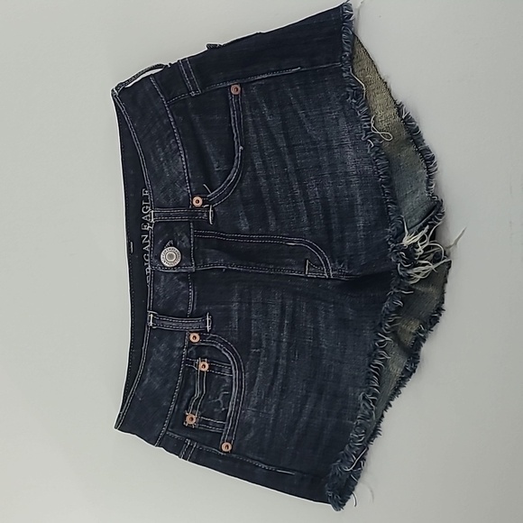 AMERICAN EAGLE Women's Dark Wash Denim Blue Jean Stretch Shorts - Size 2 - Picture 1 of 15